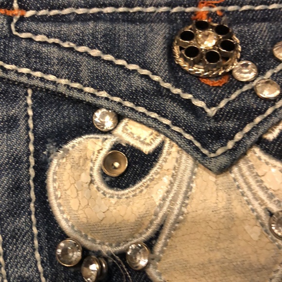 Distressed low rise jeans - Picture 9 of 9